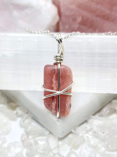 Unlock the power of Rhodochrosite: a gemstone that promotes love, emotional healing, and self-acceptance. Ideal for meditation and spiritual growth, it brings balance and harmony to your life