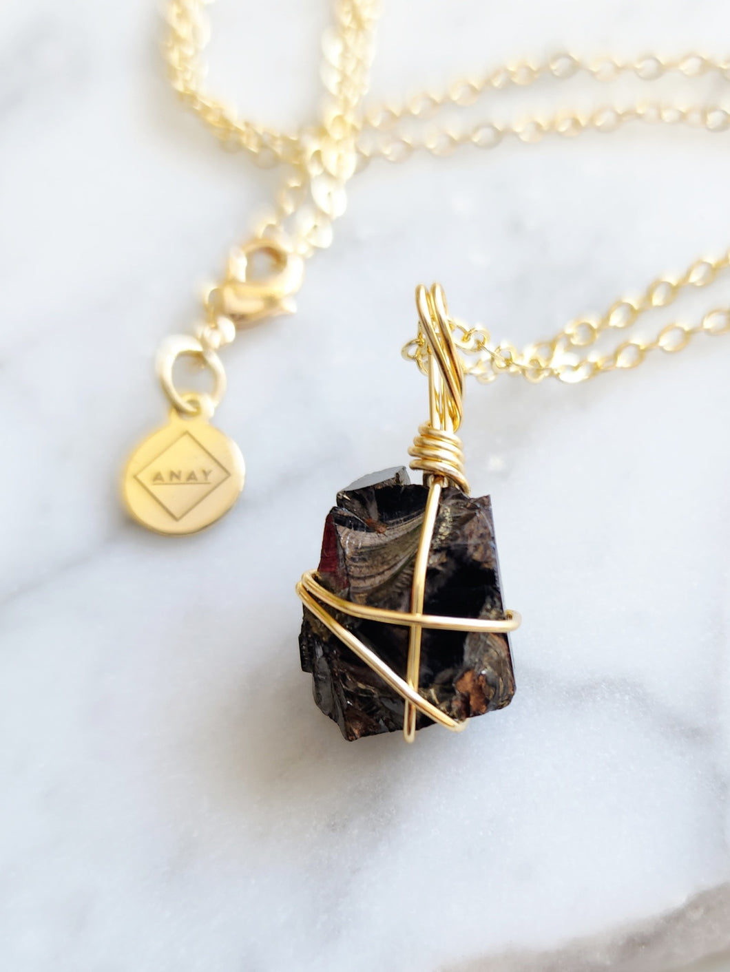 Shungite is a grounding and protective stone that absorbs negative energy, creating balance. Ideal for meditation, rituals, and enhancing your spiritual practice